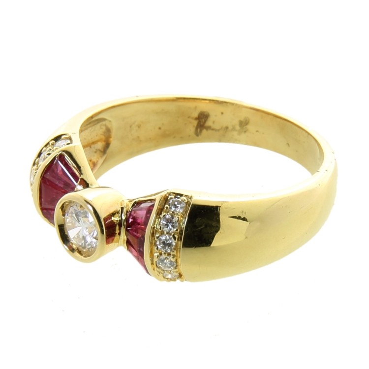 Anello Rubino Diamanti ct 0,24 + 0,13 Oro 18 kt