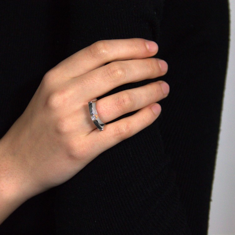 Anello Solitario Diamante ct Princess 0,23 Oro 18 kt