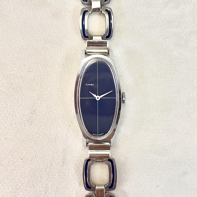 Timex Elisse Ovale Lungo Orologio 519.105 a carica manuale 37,5 x 20 x 7,5 mm.