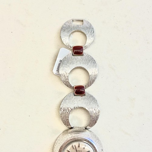 Timex Orologio Braccale Placche Rotonde Satinate a carica elettrica 29,5 x 14,5 mm