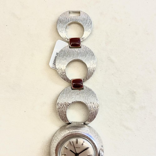 Timex Orologio Braccale Placche Rotonde Satinate a carica elettrica 29,5 x 14,5 mm