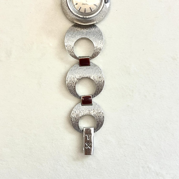 Timex Orologio Braccale Placche Rotonde Satinate a carica elettrica 29,5 x 14,5 mm