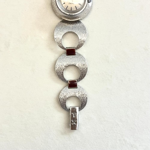 Timex Orologio Braccale Placche Rotonde Satinate a carica elettrica 29,5 x 14,5 mm