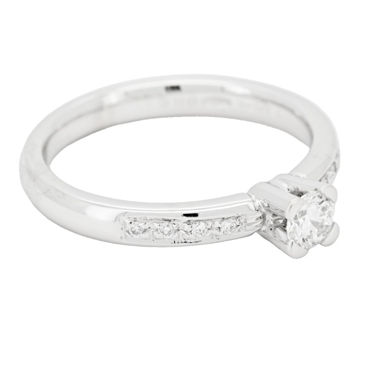 Anello Solitario Diamante ct 0,25 F VVs e Diamti sul gambo ct 0,05 F VS in Oro Bianco 18 kt 4,55 gr
