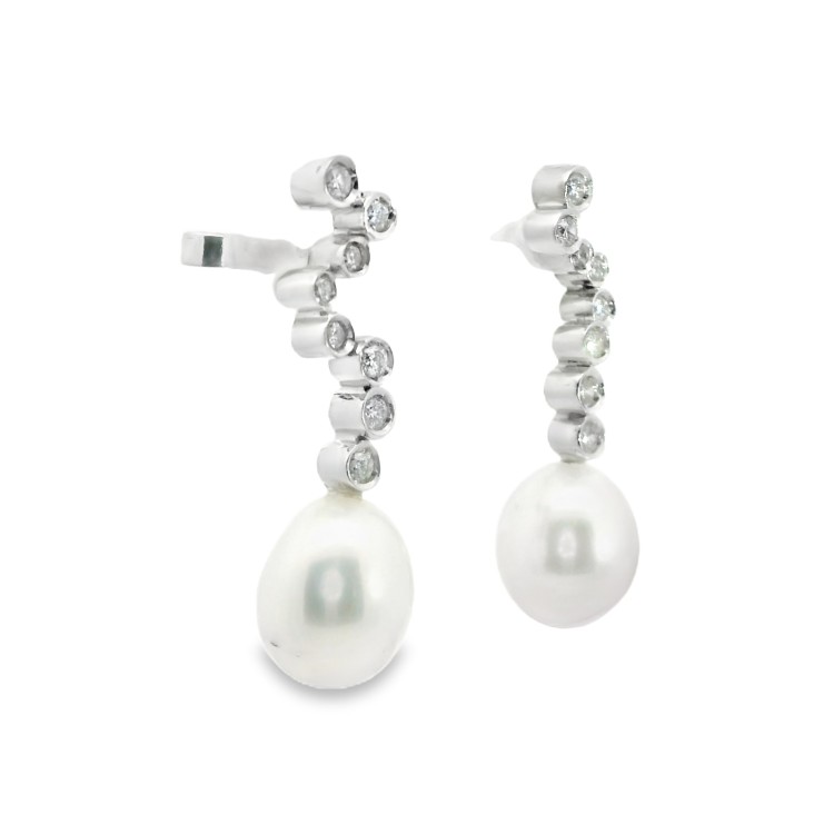 Orecchini Pendenti Perla Acqua Dolce 8 mm Diamanti ct 0,25 F VS Oro 18 kt 4,3 gr