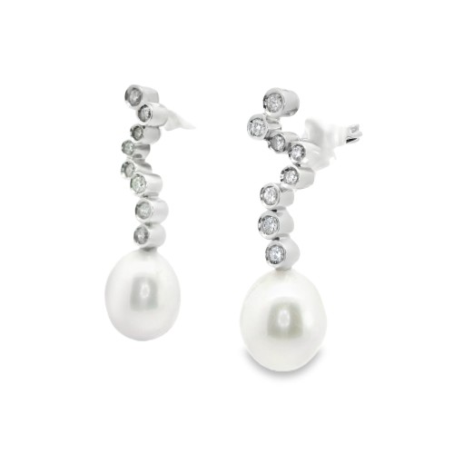Orecchini Pendenti Perla Acqua Dolce 8 mm Diamanti ct 0,25 Oro 18 kt