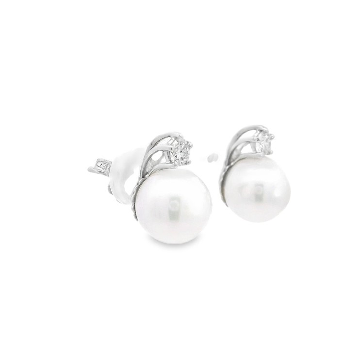 Orecchini Perla Giapponese AAA 9,2 mm Diamanti ct 0,26 Oro 18 kt