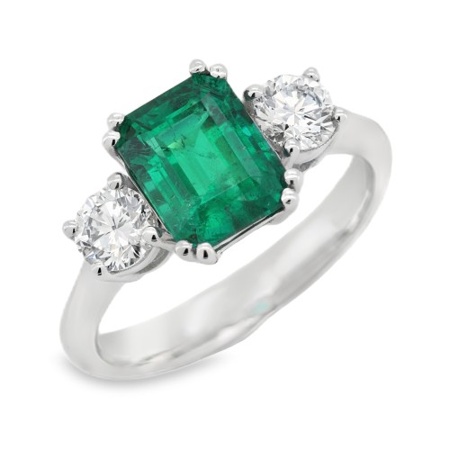 Anello Smeraldo ct 1,96 IGI Diamanti ct 0,32+0,32 DVS2 GIA Oro 18 kt 4,38 gr