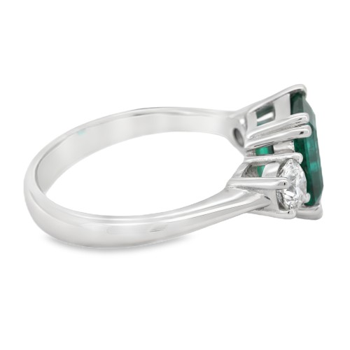Anello Smeraldo ct 1,96 IGI Diamanti ct 0,32+0,32 DVS2 GIA Oro 18 kt 4,38 gr