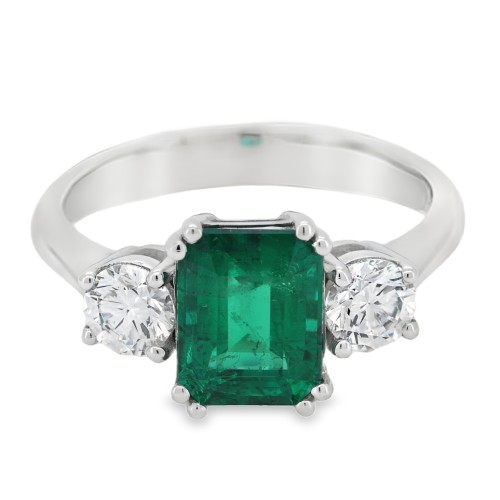 Anello Smeraldo ct 1,96 IGI Diamanti ct 0,32+0,32 DVS2 GIA Oro 18 kt 4,38 gr