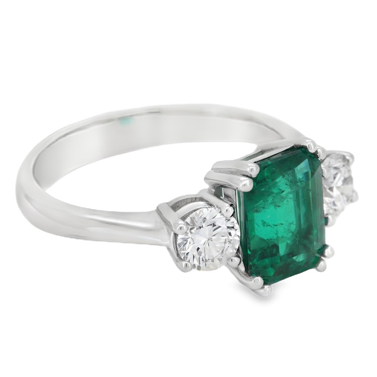 Anello Smeraldo ct 1,96 IGI Diamanti ct 0,32+0,32 DVS2 GIA Oro 18 kt 4,38 gr