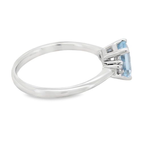 Anello Acquamarina Ottagonale 7 x 5 mm ct 0,89 Diamanti 0,09 F VS2 Oro Bianco 18 kt 3,12 gr