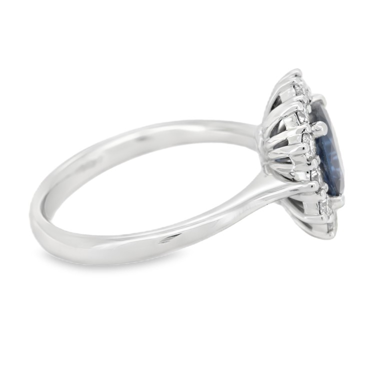 Anello Margherita Zaffiro Blu ct 1,61 IGI Diamanti ct 0,52 EF VS Oro Bianco 18 kt 4,93 gr