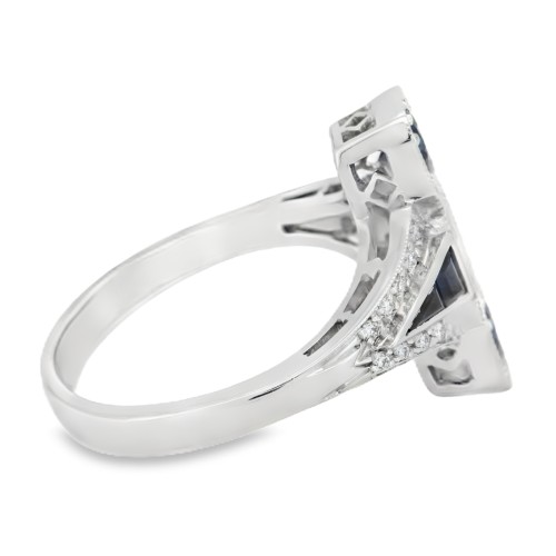Anello Stile Antico ART DEC0 Zaffiro Blu Diamanti ct 0,22 + 0,10 F VVS Oro 18 kt