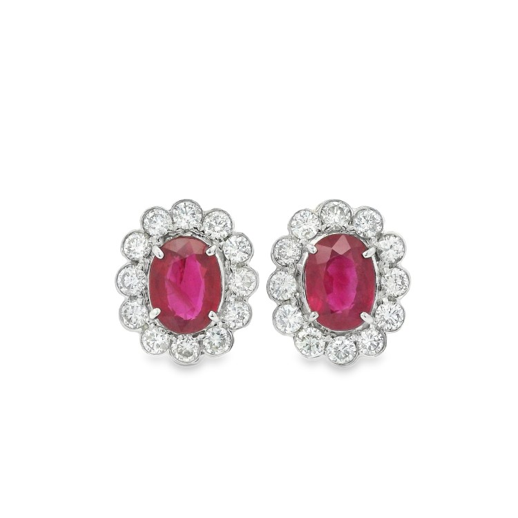 Orecchini Margherita Rubino 7 x 5 mm ct 2,01 Diamanti ct 0,75 F VS2 Oro 18 kt 3,75  gr