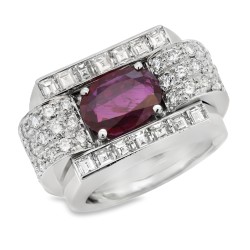 Anello Rubino ct 2,24 Diamanti ct 1,36 e taglio Baguette ct 1,12 F VVS  e Oro Bianco 750 18 kt 22,64 gr