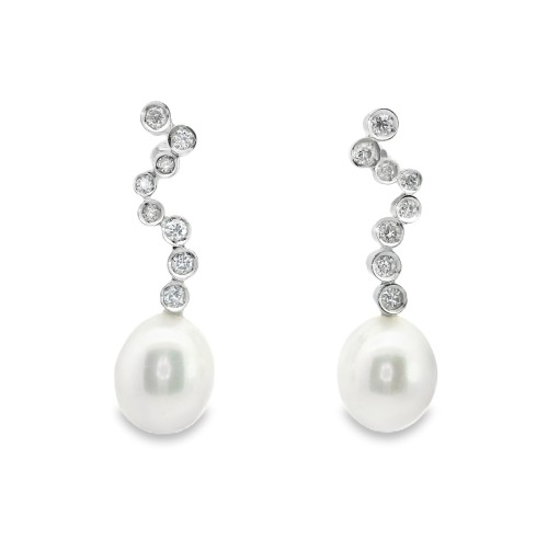 Orecchini Pendenti Perla Acqua Dolce 8 mm Diamanti ct 0,25 Oro 18 kt